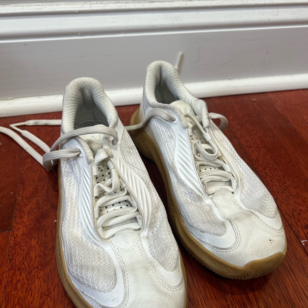 R.A.D Global RAD One in white/gum size women 6.5